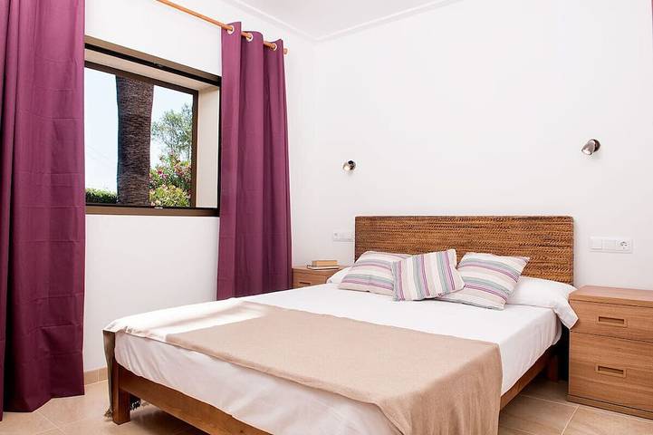 Ferienhaus für 8 Personen, mit Terrasse und Garten in Cala Bona - 2