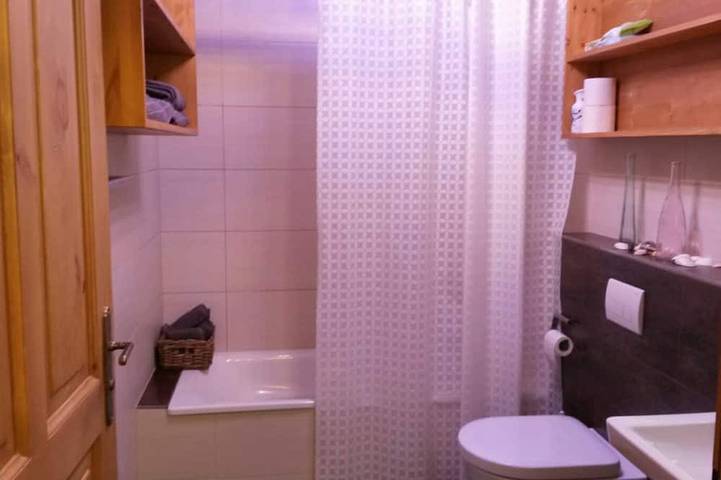 Ganze Wohnung, Guest apartment with breathtaking lake view in the Swiss mountains in Treib, Seelisberg