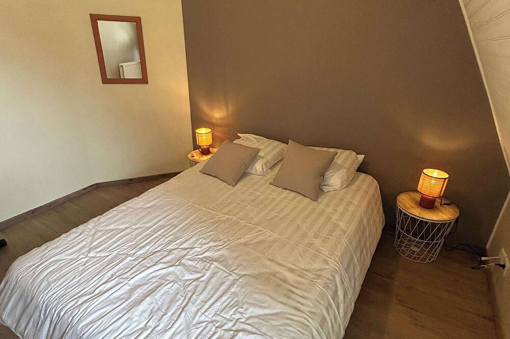 Entire apartment, Large duplex in the heart of Murat in Volcans d'Auvergne Regional Nature Park