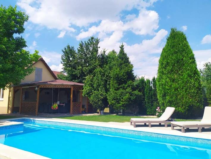 Appartement de vacances pour 2 personnes, avec jardin ainsi que piscine et vue