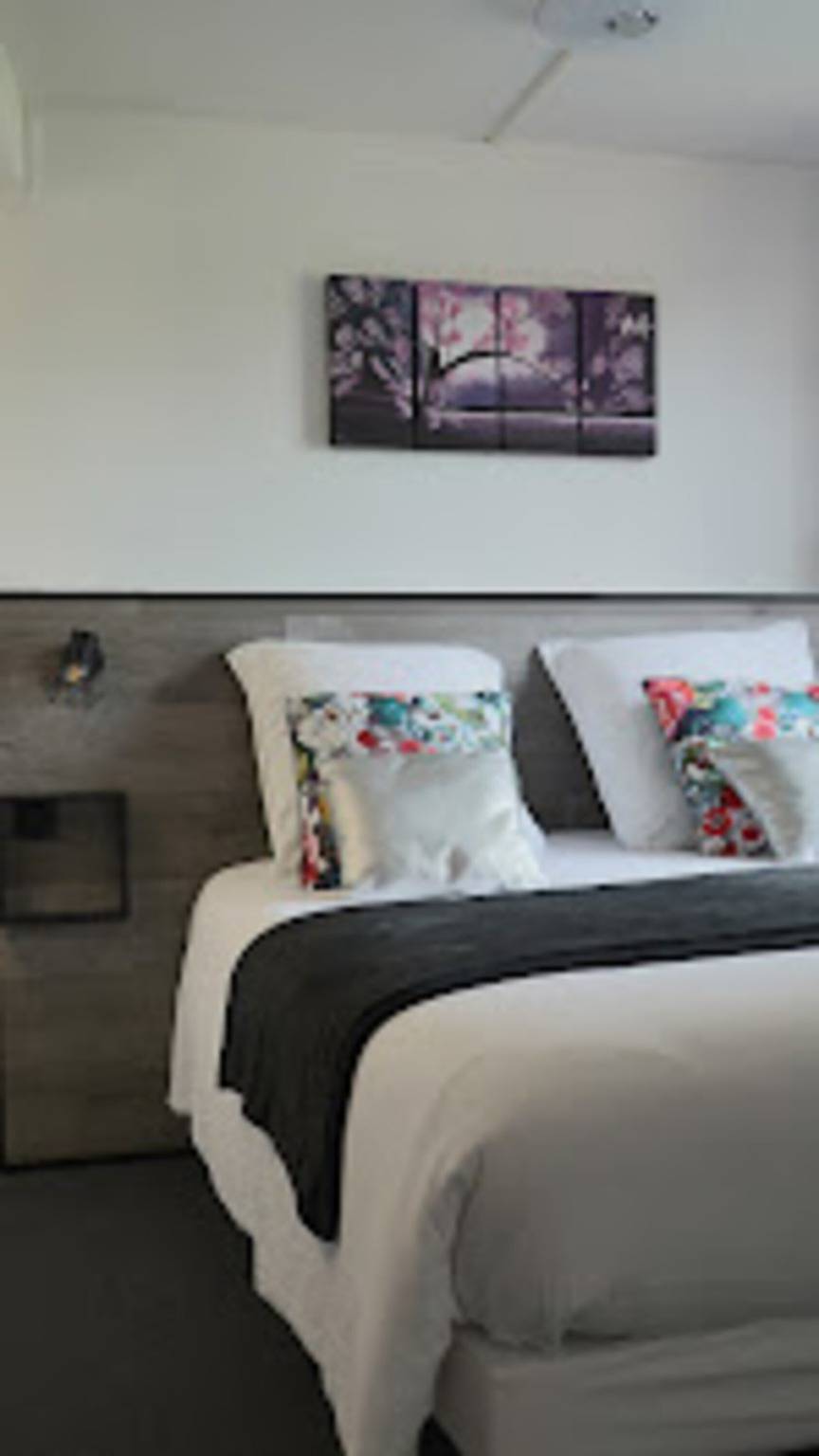 Chambre d’hôtes « Suite Romantique » avec piscine partagée, terrasse partagée et Wi-Fi in Piégut-Pluviers, Parc naturel régional Périgord-Limousin