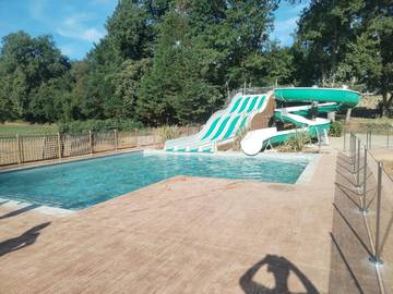Gîte pour 6 personnes, avec piscine ainsi que vue et jardin, animaux acceptés à Soturac