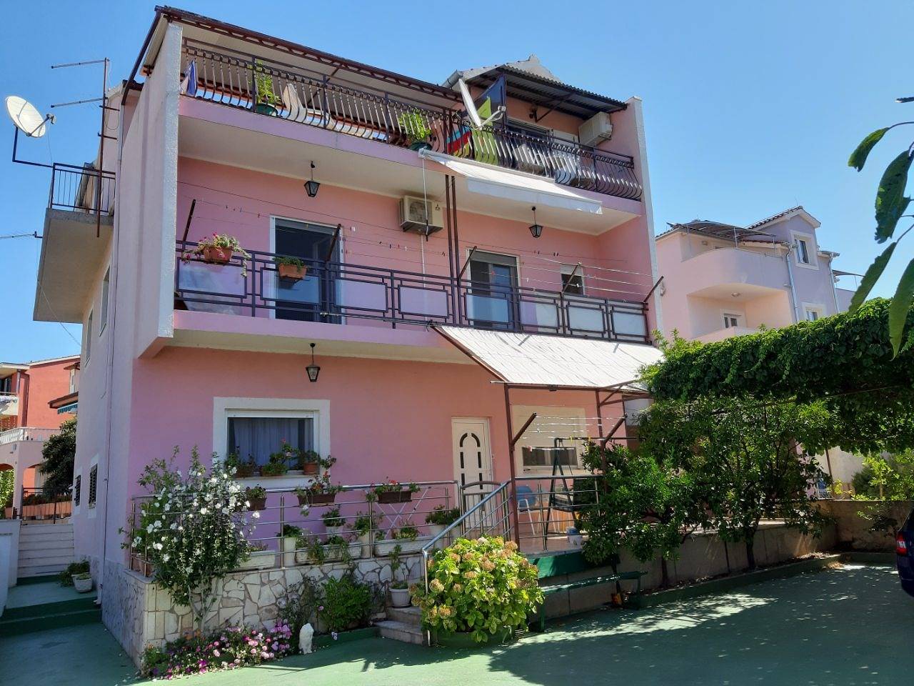 Ganze Wohnung, Ferienwohnung in Brodarica mit Meerblick, Terrasse, Klimaanlage, W-Lan (3814-1) in Sibenik, Šibenik-Knin