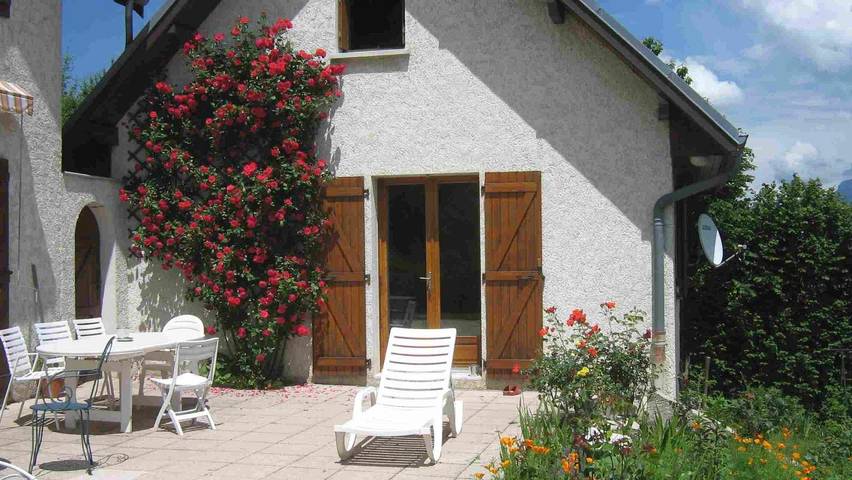 Gîte pour 6 personnes, avec Terrasse ainsi que Jardin et Vue à Miribel-les-Échelles