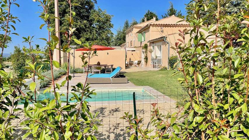 Location de vacances pour 4 personnes, avec vue ainsi que jardin et piscine à Saint-Saturnin-lès-Apt - 3