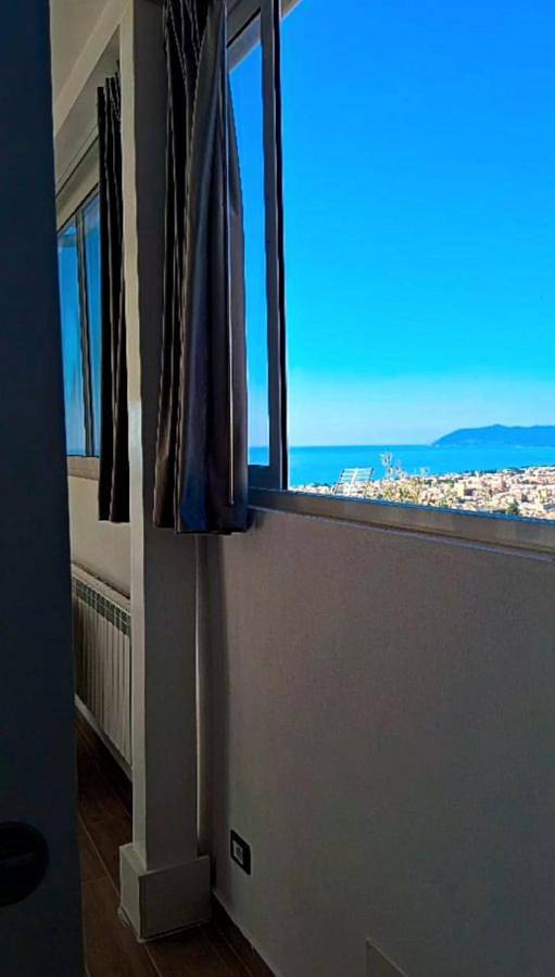 Villa per 2 persone, con giardino e panorama, adatto a famiglie con bambini a Terracina