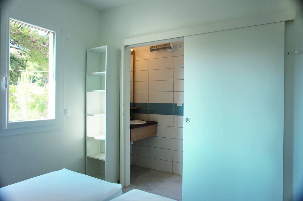 Appartement entier, Logt H des Joncas, bord de mer, à l'Ouest de Marseille, sur la Côte Bleue in La Couronne (Bouches-du-Rhône), Martigues