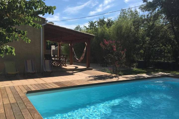 Villa pour 6 personnes, avec Balcon et Terrasse ainsi que Jardin et Piscine