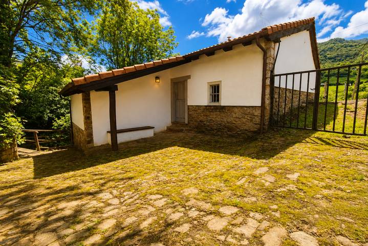 Apartamento entero, 43B01 Las casas de Lydia in Lena, Cordillera Cantábrica