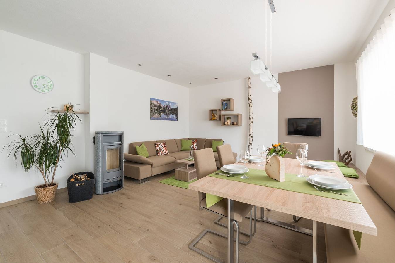 Appartamento intero, Appartamento Eder Kehlburg con vista montagna, terrazza privata e Wi-Fi in Gais, Plan de Corones