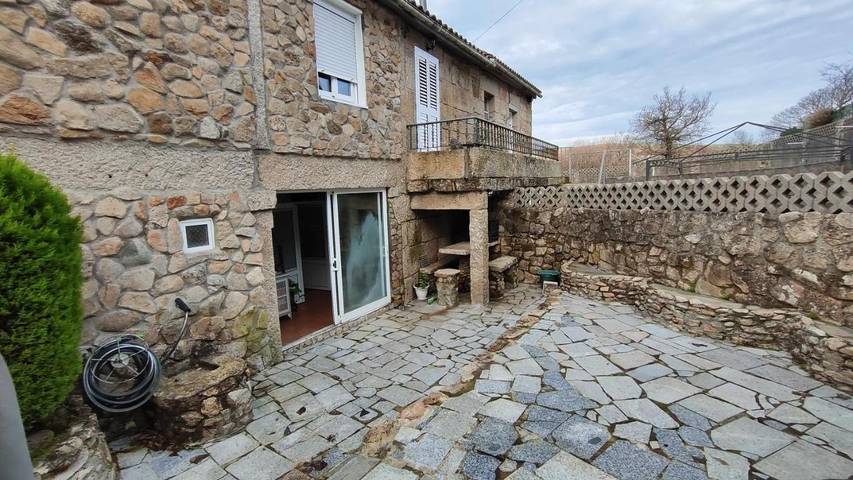 Location de vacances pour 8 personnes, avec jardin ainsi que vue et piscine, animaux acceptés à A Cañiza - 4