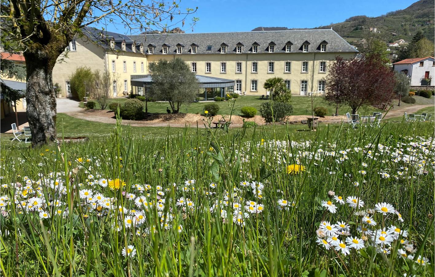 Apartamento vacacional entero, Apartamento con piscina y jardín en Saint-Affrique in Saint-Affrique, Parc naturel régional des Grands Causses