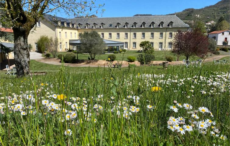 Apartamento vacacional entero, Apartamento con piscina y jardín en Saint-Affrique in Saint-Affrique, Parc naturel régional des Grands Causses