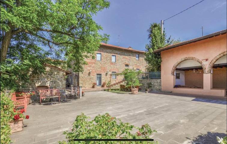 Villa für 22 Personen, mit Balkon und Terrasse sowie Garten und Pool