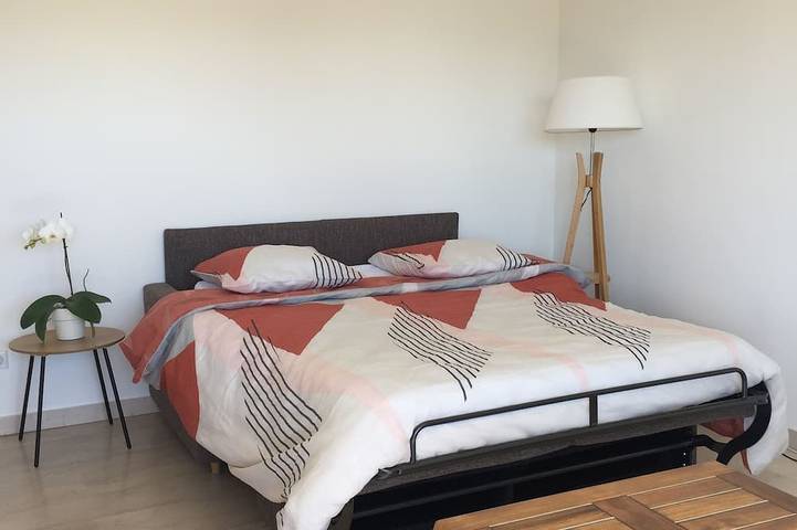 Ganze Wohnung, Cannes: Luxurious studio in the Croix des Gardes residential neighborhood, with a pool in Cannes, Mittelmeerküste (Frankreich)
