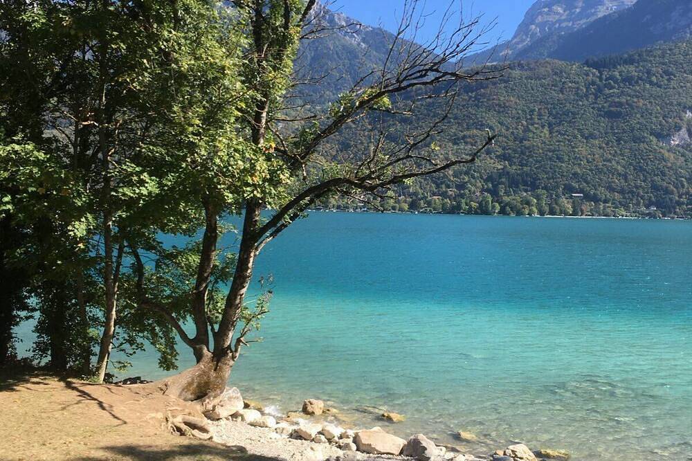 Entire apartment, Joli t 3 à la Montagne in Marignier, Bonneville region