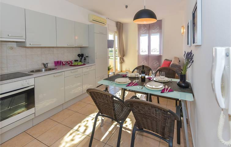 Gîte pour 5 personnes, avec terrasse à Vodice - 4