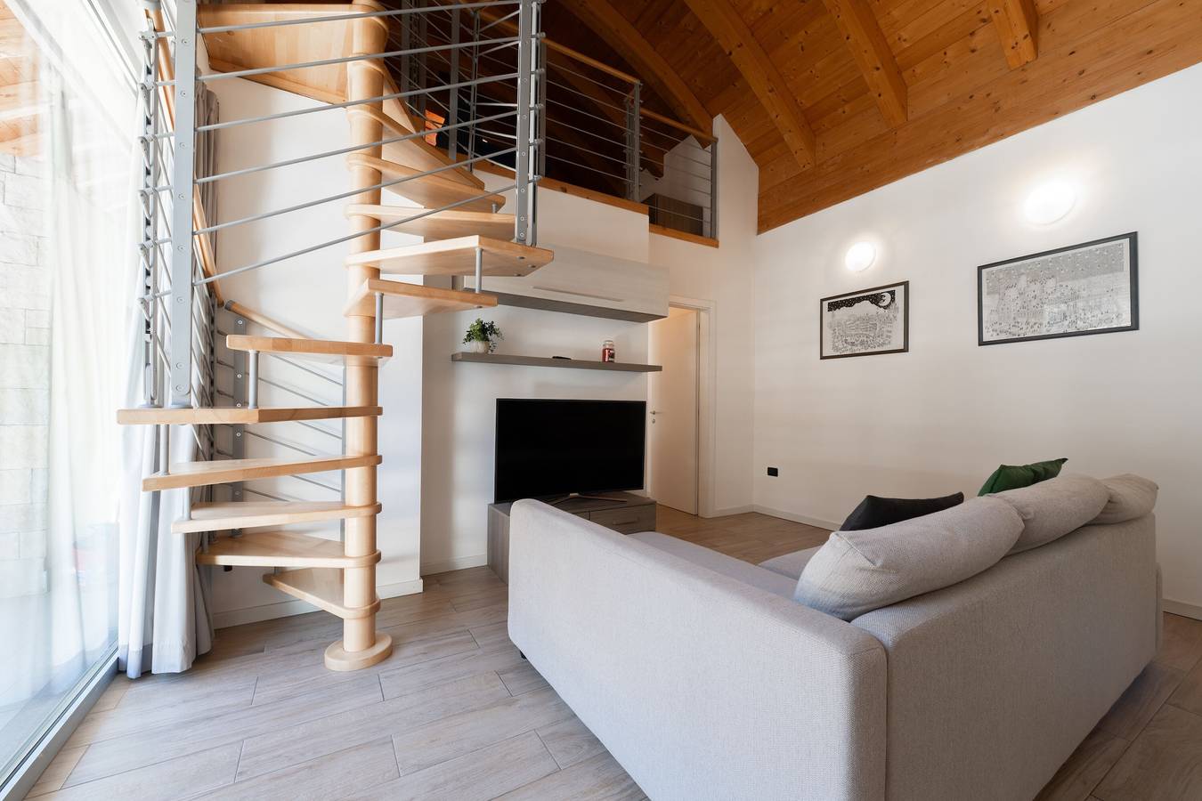 Ganze Wohnung, Großzügiges Familien-Loft nahe den Thermen von Comano, ideal für 4–6 Personen mit Balkon & Garage in Ponte Arche, Gardasee-Berge