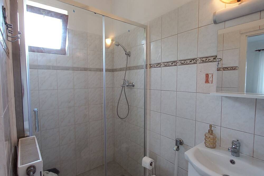 Voll ausgestattetes Apartment mit Küche und Bad.\n\nteljesen felszerelt lakás. in Deutsch-Jula, Kleingebiet Deutsch-Jula