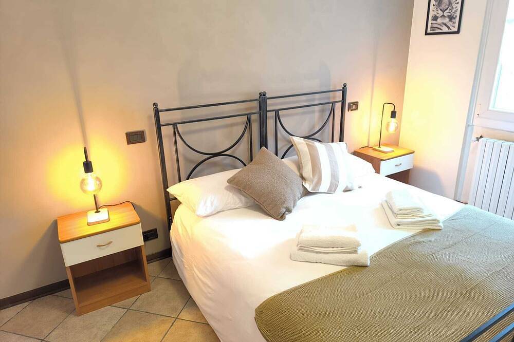 Ganze Wohnung, Città di Brescia adorable 4 person apartment with Ac in Brescia Hospital Area in Brescia, Gardasee-Berge