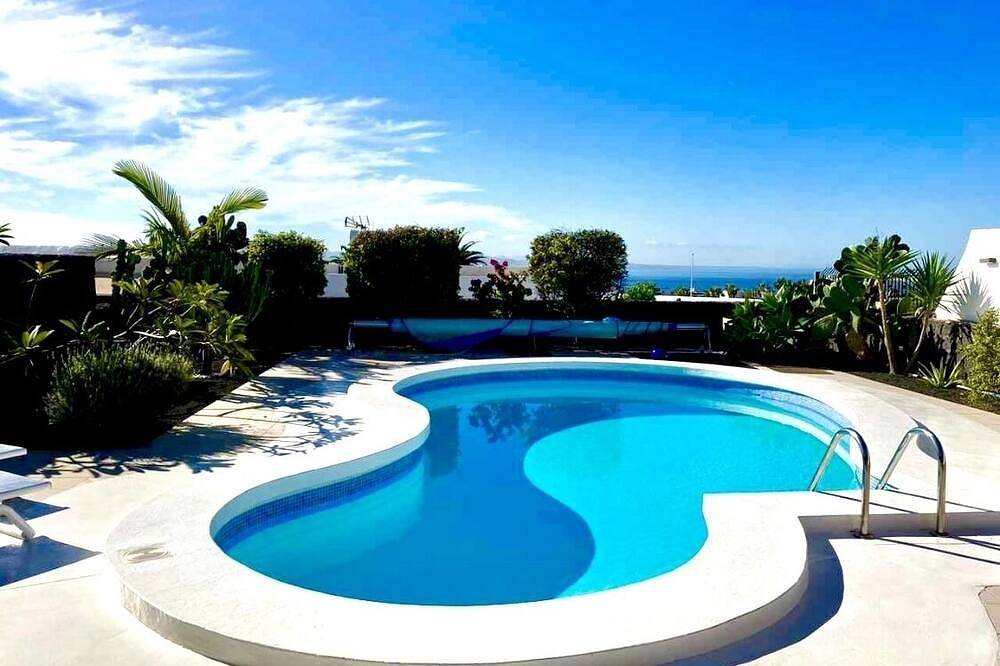 Exklusive Villa, Playa Blanca, beheizter Pool,Meerblick,strandnah, Wifi, Sat- Tv in Playa Blanca, Yaiza