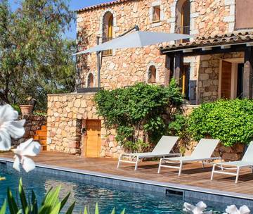 Location de vacances pour 8 personnes, avec jardin ainsi que vue et piscine dans Pinarellu