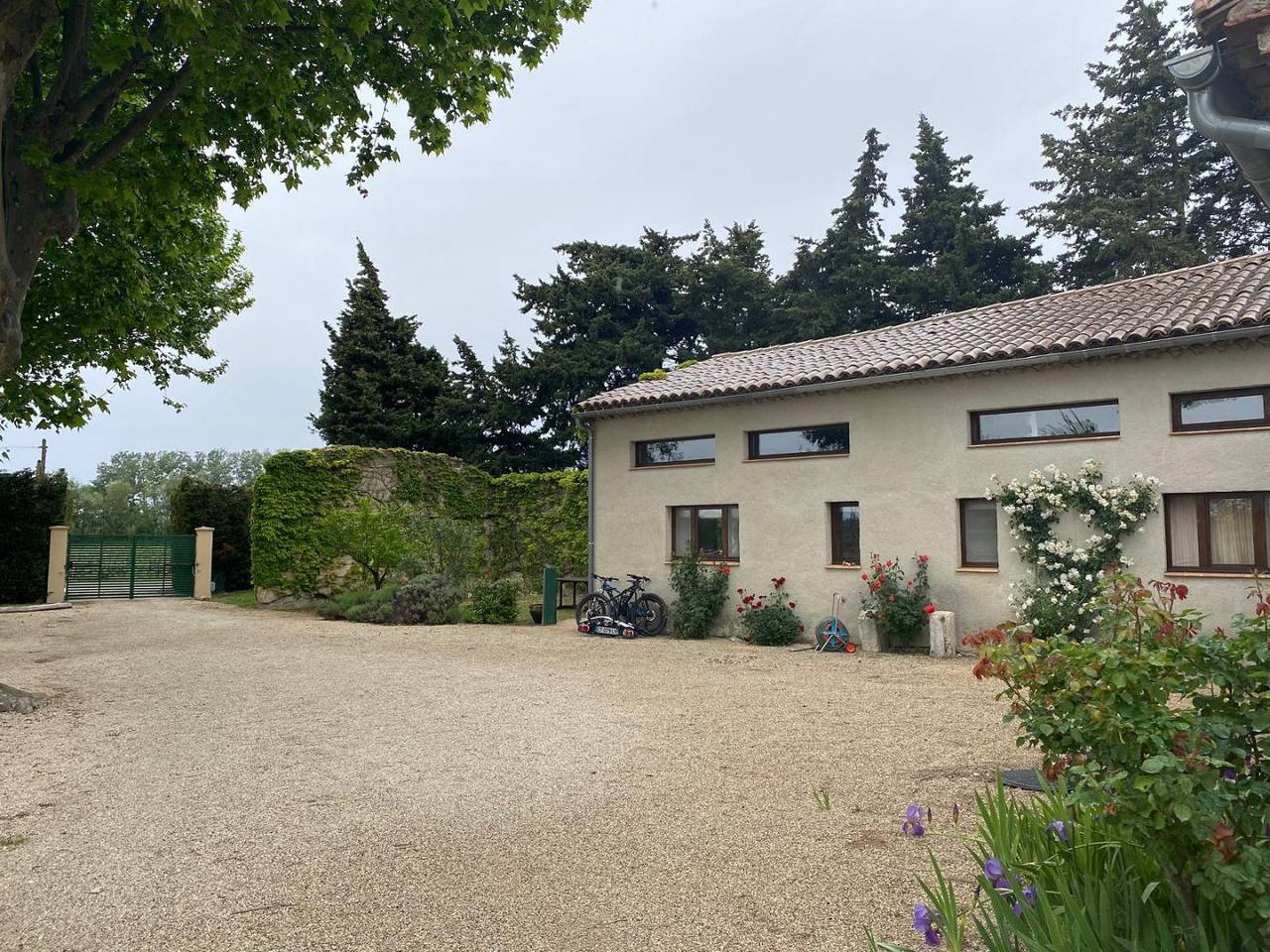 Maisonnette au milieu des vignes, en Drôme provençale in Tulette, Région de nyons