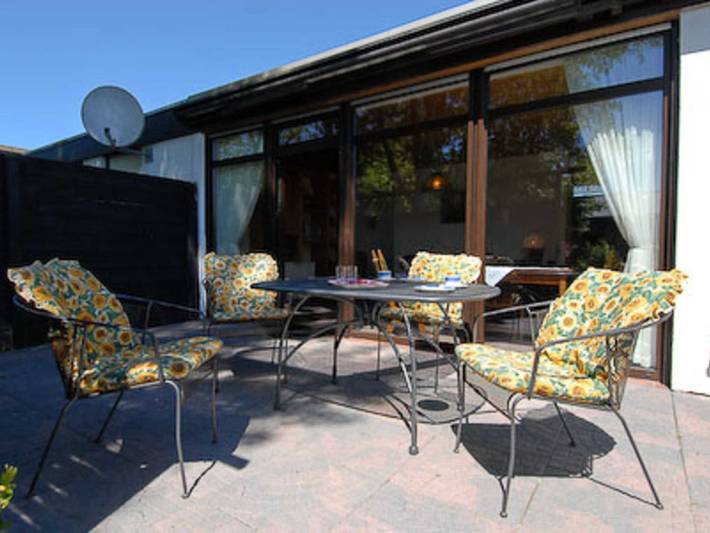 Bungalow für 4 Personen, mit Terrasse und Garten in Bensersiel - 2