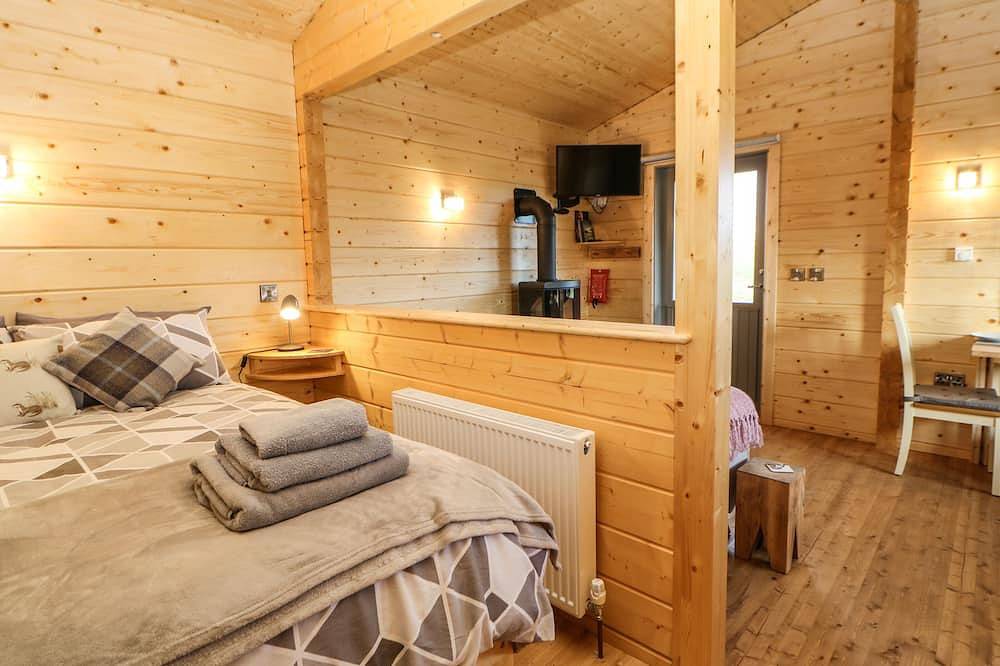Otters Holt, pet friendly, with hot tub in Staindrop in County Durham