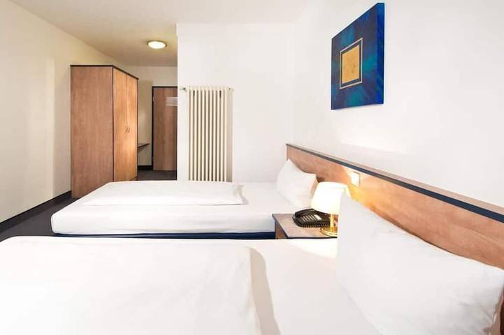 Comfortable Double Room | Great Base for Exploring the Rhine Region in Monheim am Rhein, Kreis Mettmann