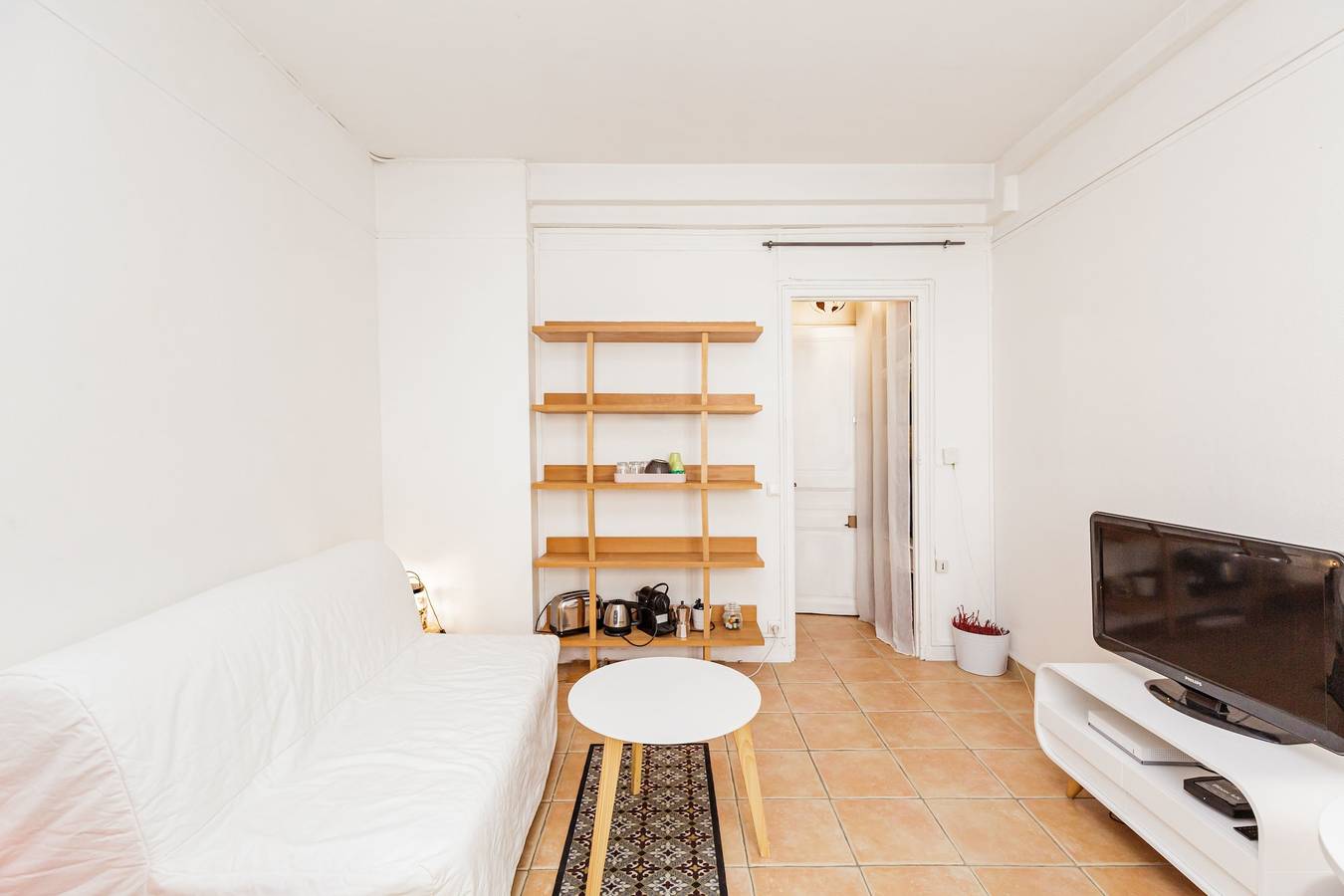 Estudio entero, A bright studio near Paris in Vincennes, Valle del Marne