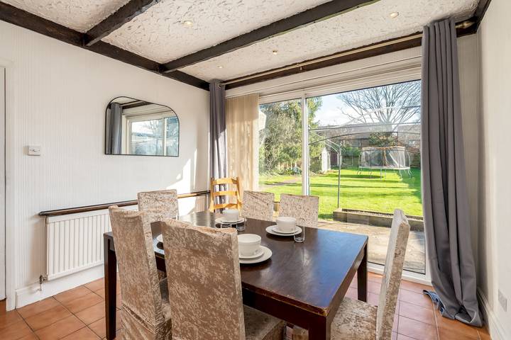 Holiday rental for 6 people in Watford