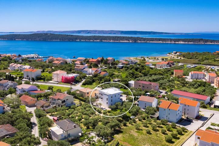 Ferienwohnung für 4 Personen, mit Balkon und Terrasse sowie Garten in Banjol
