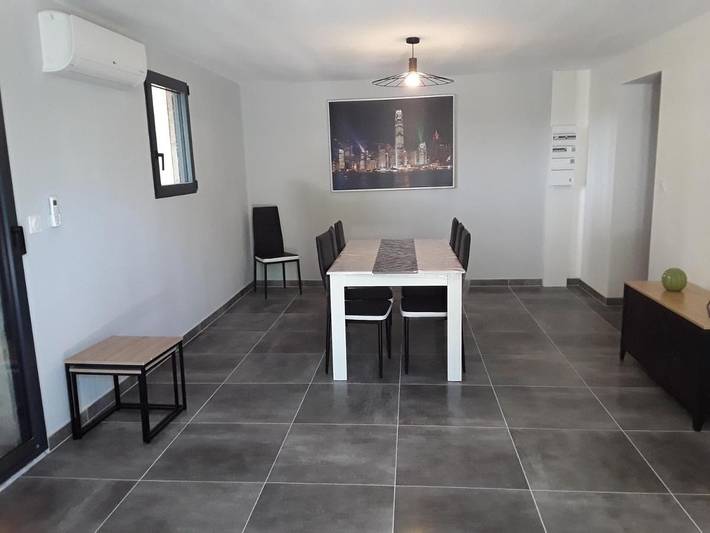 Location de vacances pour 6 personnes, avec vue ainsi que jardin et piscine à Valaurie - 3