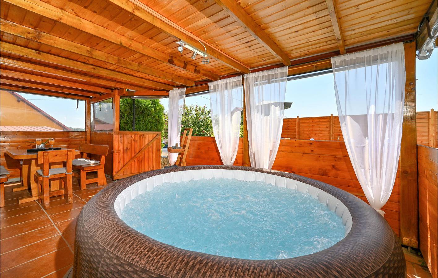 Modernes 2-Zimmer-Apartment mit Pool, Terrasse und WLAN – der perfekte Rückzugsort! in Varazdin