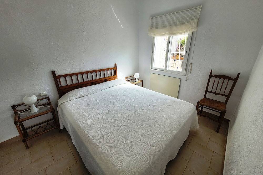 Sea views, air-co. Wifi, small pool. in El Campello, Costa Blanca