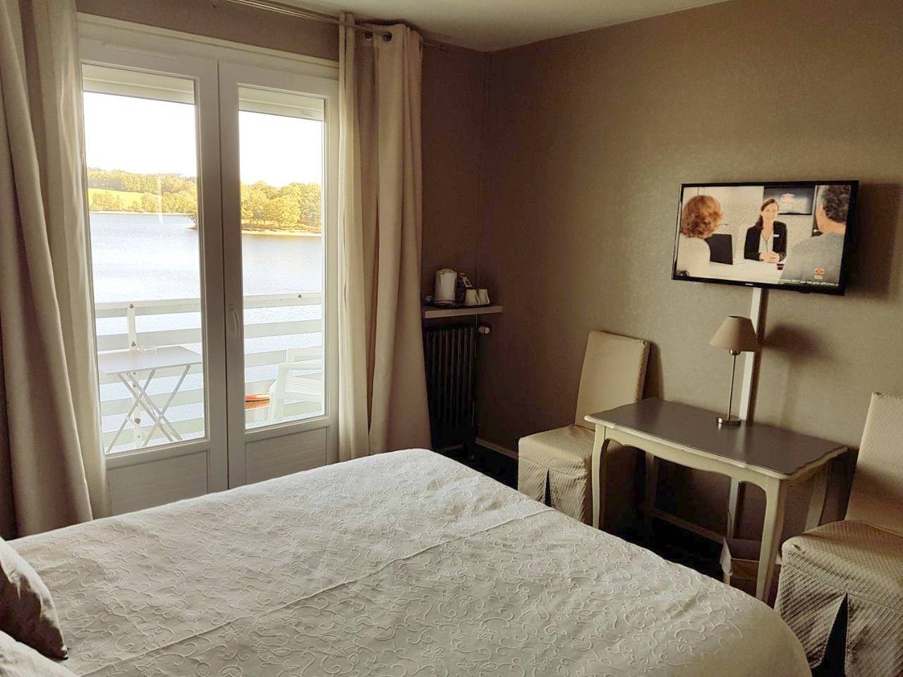 Double Room with Balcony in Peyrat-le-Château, Région de Limoges