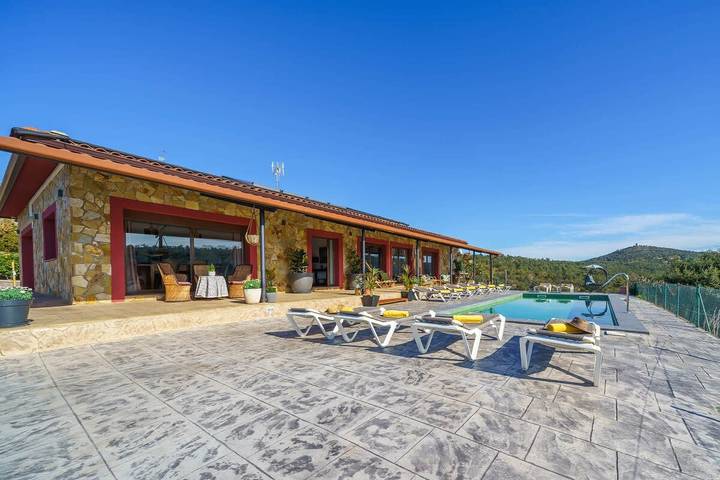 Casa rural para 14 personas, con piscina y jardín, Familias con niños en Massanet de la Selva - 4