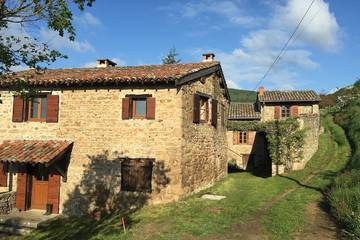 Gîte pour 8 personnes, avec jardin, animaux acceptés à Vaugneray