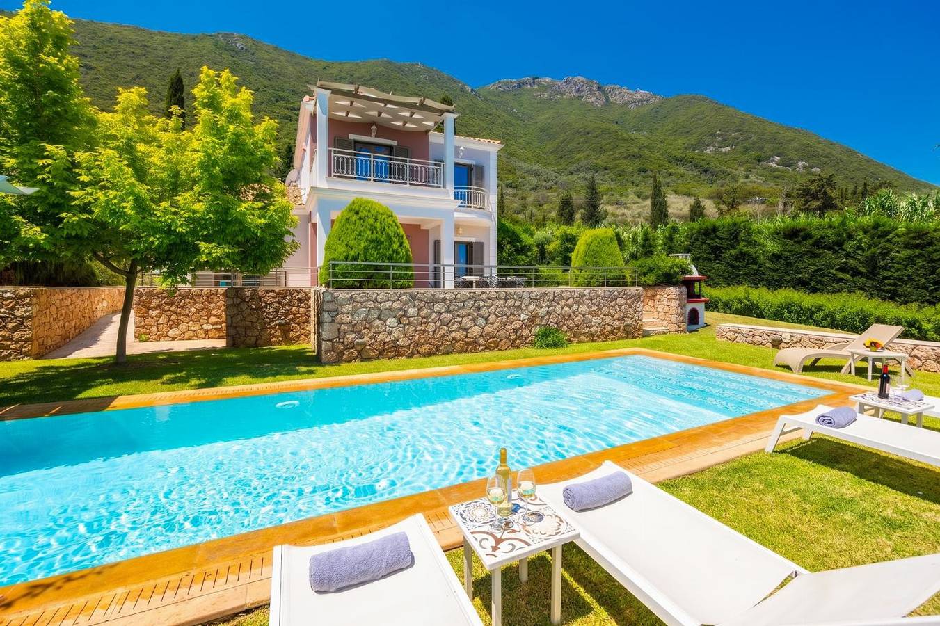 Villa Kyklamino in Nikiana, Alexandros