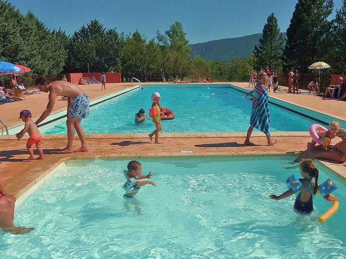 Camping pour 4 personnes, avec bassin pour enfant
