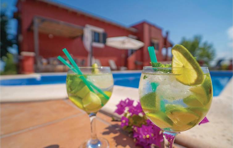 Poolside Apartment near Playa de Alcúdia in Alcúdia, Coast of Mallorca