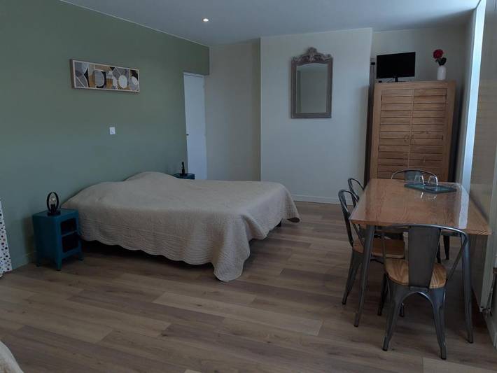 Location de vacances pour 4 personnes, avec terrasse ainsi que vue et jardin à Ardres - 2