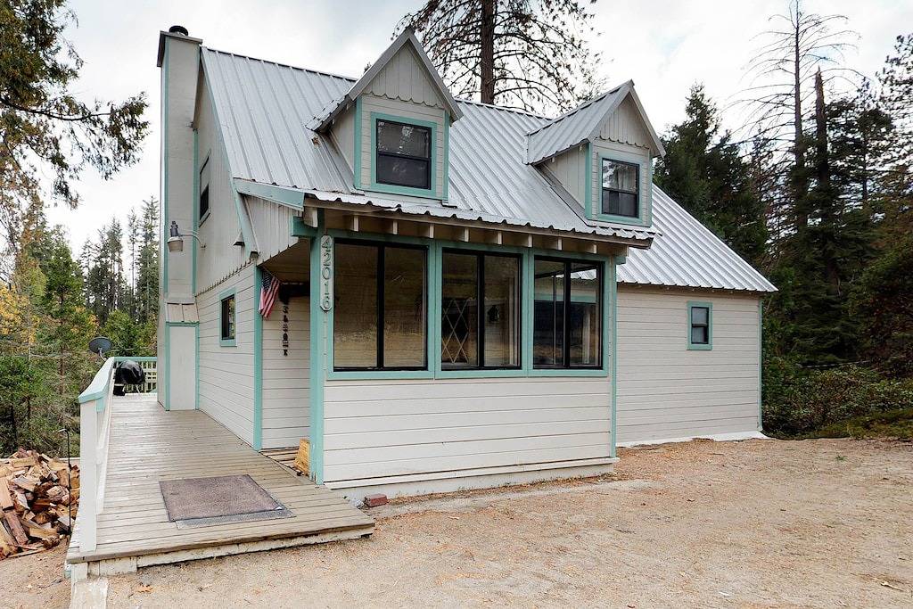 Warm, gemütliche hundefreundliche Hütte Minuten vom Shaver Lake, nahe gelegenen Dorf, & mehr! in Shaver Lake, Kings Canyon Nationalpark