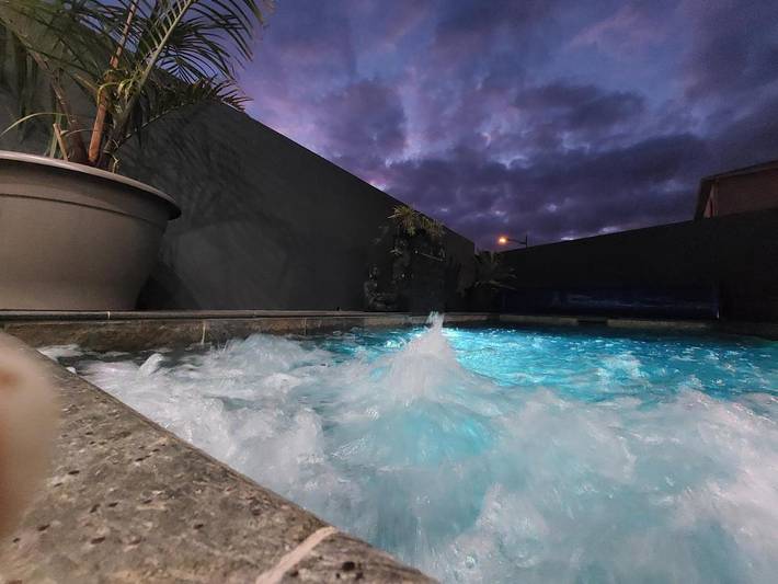 Location de vacances pour 18 personnes, avec jardin ainsi que jacuzzi et piscine, animaux acceptés dans Piton de la Fournaise - 4