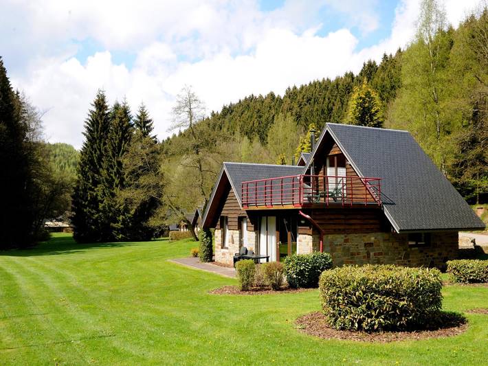 Gîte pour 6 personnes, avec Terrasse ainsi que Jardin et Piscine à Malmedy