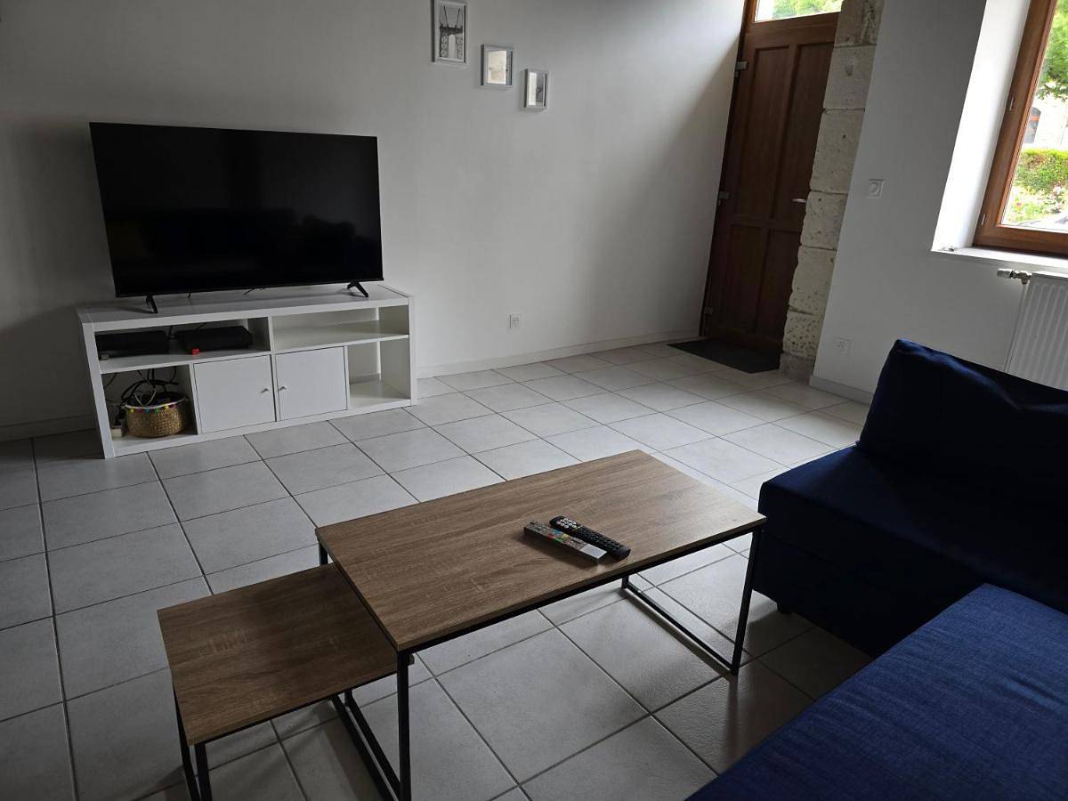 Appartement entier, One-Bedroom Apartment in Chenôve, Région de Dijon