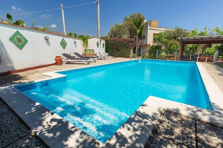 Villa pour 8 personnes, avec balcon et jardin à Palerme