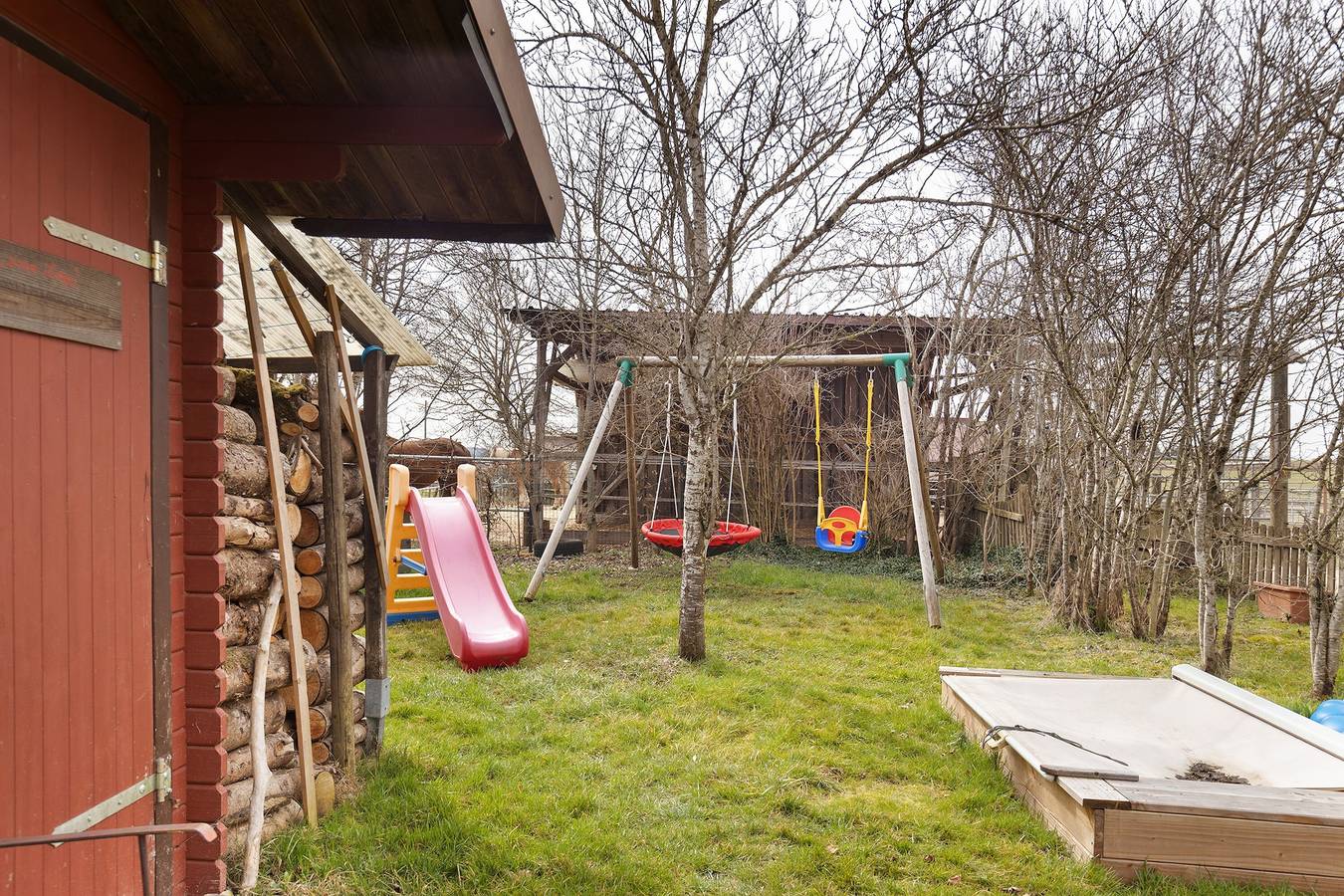Ganze Wohnung, Ferienwohnung 1" mit privater Terrasse, Gemeinschaftsgarten und Wlan in Hüfingen, Südschwarzwald