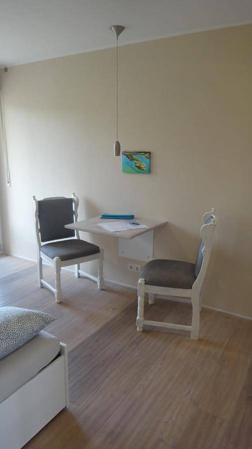 Ferienwohnung für 2 Personen, mit Balkon und Terrasse sowie Garten und Seeblick in Mettnau - 3